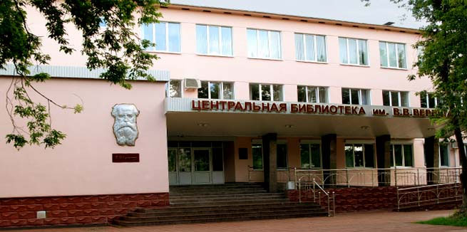 Вид фасада центральной библиотеки в Череповце